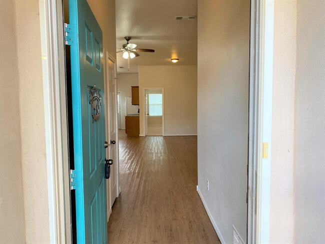 2011 100th St in Lubbock, TX - Building Photo - Building Photo