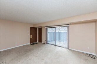 3265 Mayfield Rd in Cleveland Heights, OH - Building Photo - Building Photo