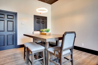 130 N 5th St, Unit 1 in Quincy, IL - Building Photo - Building Photo