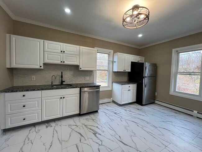 380 Wilson Rd in Fall River, MA - Building Photo - Building Photo