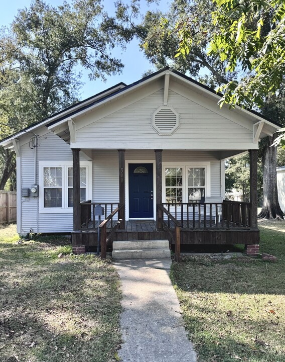 311 N Division St in Deridder, LA - Building Photo