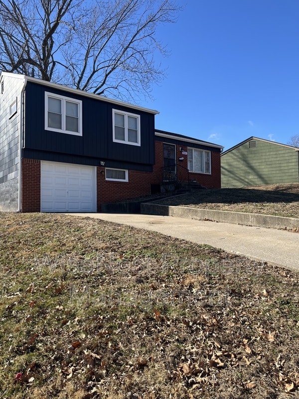 805 W 39 St N in Independence, MO - Foto de edificio - Building Photo