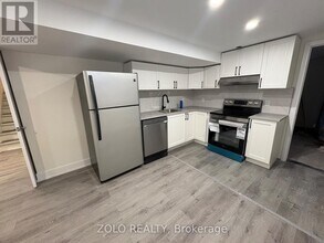 3 Highcroft Rd in Barrie, ON - Building Photo - Building Photo