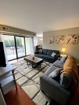 605 Center St, Unit #104 in Herndon, VA - Building Photo