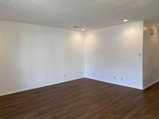 807 Country Club Dr SE in Rio Rancho, NM - Building Photo - Building Photo