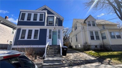 16 Vaughan Ave in Newport, RI - Building Photo - Building Photo