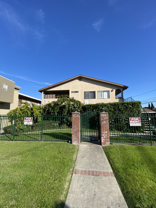 Briarwood Apartments in Hawthorne, CA - Building Photo