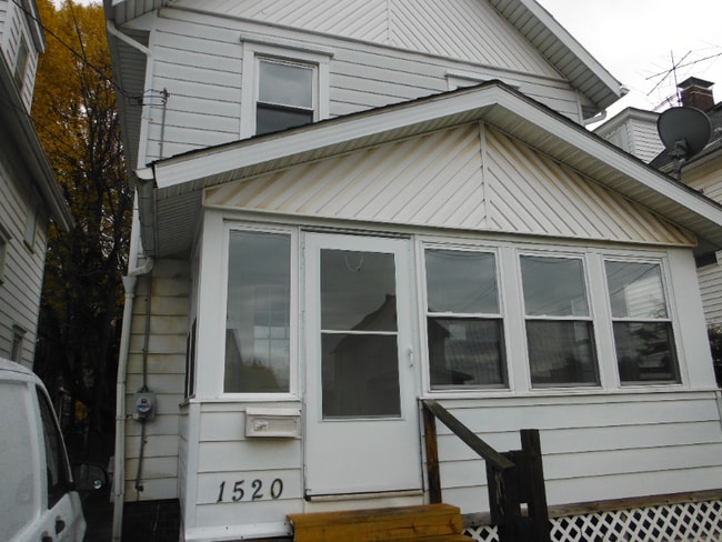 1520 Frazer Ave NW in Canton, OH - Building Photo - Building Photo