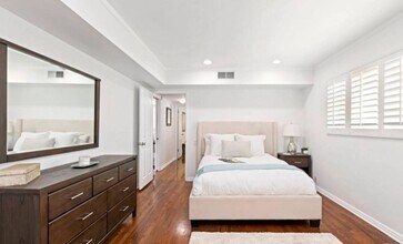 11120 Queensland St, Unit E47 in Los Angeles, CA - Building Photo - Building Photo