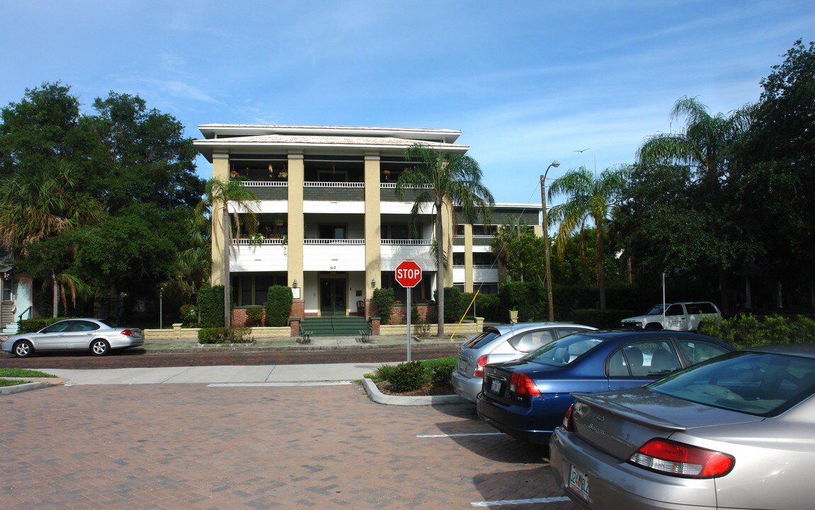 Sans Souci Apartments in St. Petersburg, FL - Foto de edificio