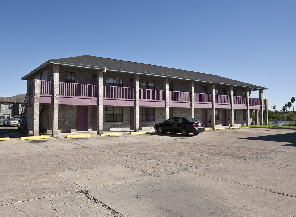 M & M Apartments in Brownsville, TX - Foto de edificio