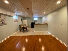 1126 Stewart St, Unit Basement