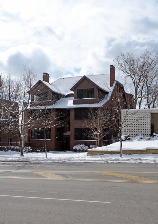 614 W Market St in Akron, OH - Building Photo