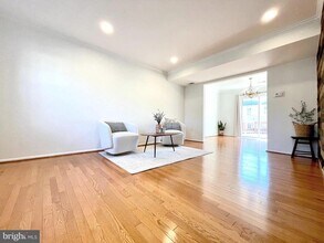 27 Chantilly Ct in Rockville, MD - Building Photo - Building Photo