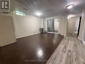 5327 Landsborough Ave in Mississauga, ON - Building Photo - Building Photo