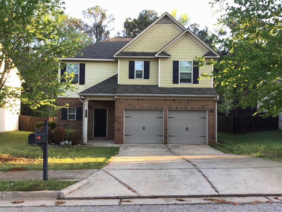231 Bandelier Cir in Hampton, GA - Building Photo