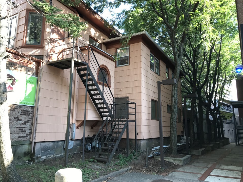 1150 Chapel St, Unit 2nd in New Haven, CT - Foto de edificio