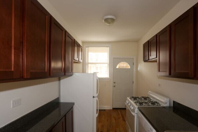 832 W Waveland Ave in Chicago, IL - Building Photo - Building Photo