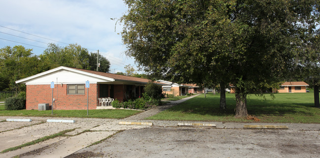 Madison Court in Palatka, FL - Foto de edificio - Building Photo