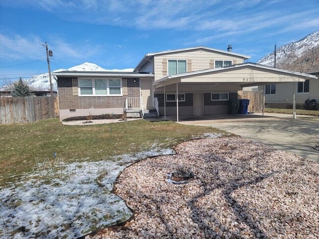 property at 942 E 1050 N St