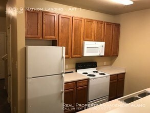 10619 Mathom Landing-Unit -Apt 1 in Universal City, TX - Building Photo - Building Photo