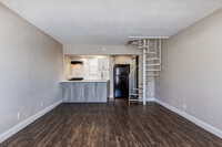 Skyway Apartments in St. Petersburg, FL - Building Photo - Interior Photo