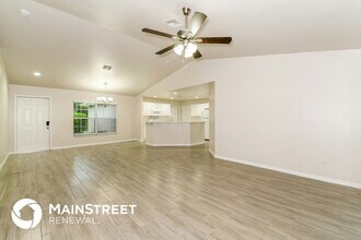 1057 Lilac St E in Lehigh Acres, FL - Foto de edificio - Building Photo