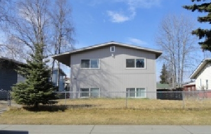 714 Hoyt St in Anchorage, AK - Building Photo