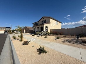 6030 W Ave J 9 in Lancaster, CA - Foto de edificio - Building Photo