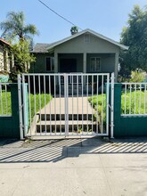 742-748 Earlham St in Pasadena, CA - Foto de edificio - Building Photo