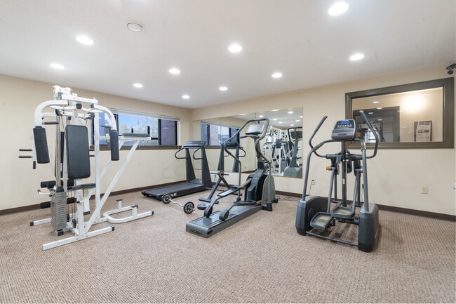 Breckenridge Apartments in Davenport, IA - Building Photo - Building Photo