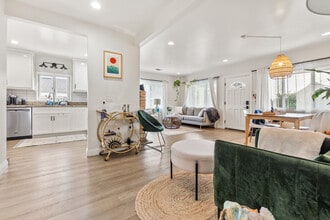 529 Isabel St in Los Angeles, CA - Building Photo - Building Photo