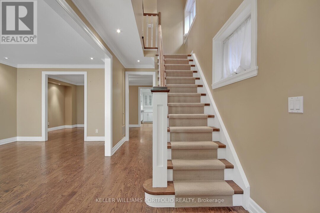 53 Duncannon Dr in Toronto, ON - Building Photo