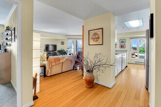 121 Vine St in Seattle, WA - Building Photo - Building Photo