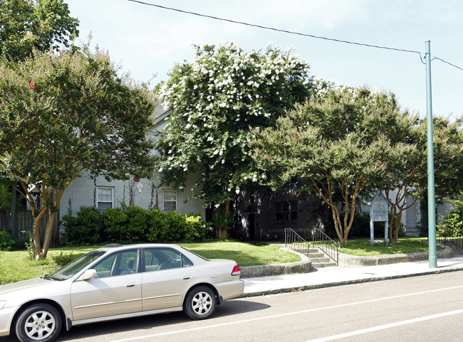 Weybridge Apartments in Memphis, TN - Building Photo - Building Photo