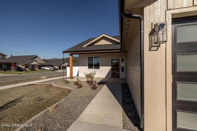 9141 W Cultivator Ave in Rathdrum, ID - Building Photo - Building Photo