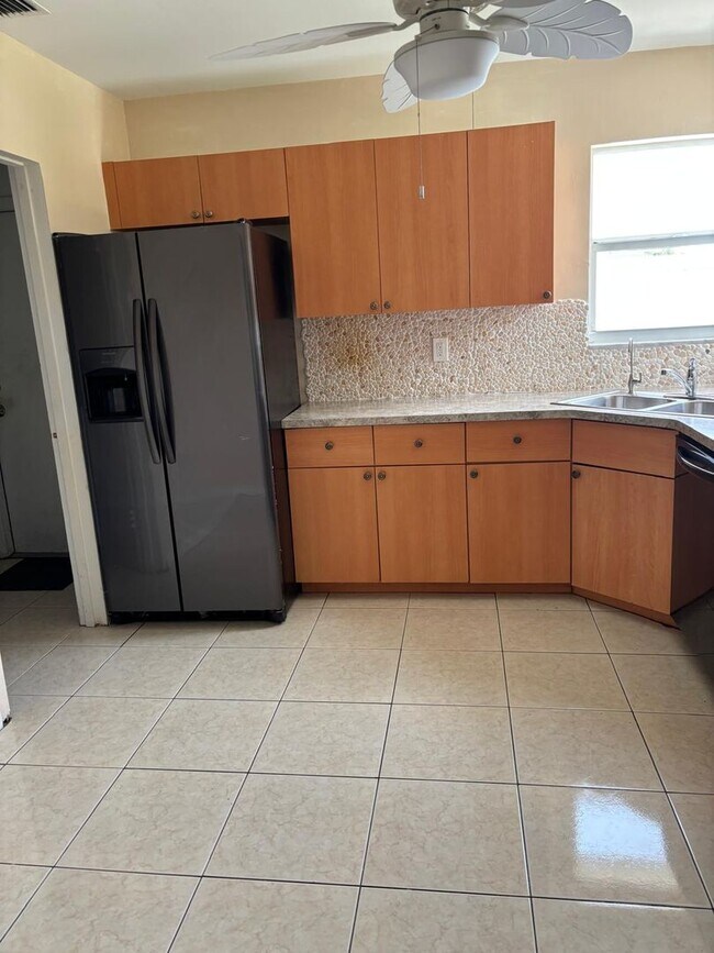 2596 Starlite Ln in Port Charlotte, FL - Building Photo - Building Photo