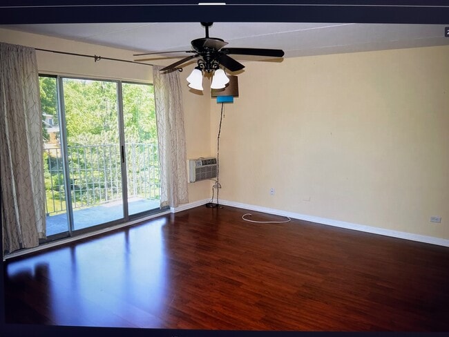 5125 Blodgett, Unit 418 in Downers Grove, IL - Building Photo - Building Photo