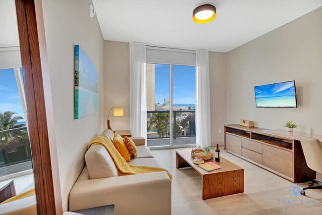 777 N Ocean Dr in Hollywood, FL - Foto de edificio - Building Photo