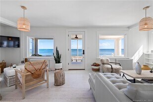 19 Soundview Dr in Westport, CT - Building Photo