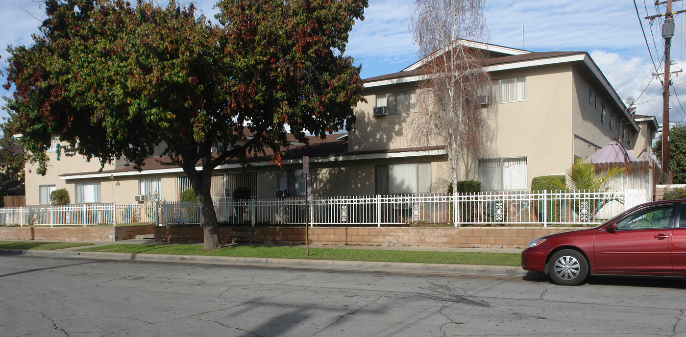 677 E Ruddock St in Covina, CA - Building Photo