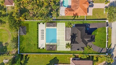 150 NW 123rd Ave in Miami, FL - Foto de edificio - Building Photo