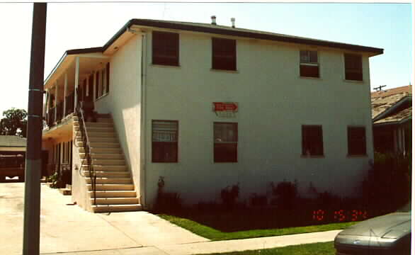 9605 Elizabeth Ave in South Gate, CA - Foto de edificio