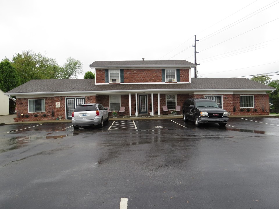 771 N Bardstown Rd in Mount Washington, KY - Building Photo