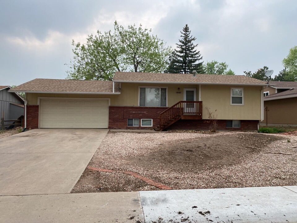 1007 Timber Ln in Fort Collins, CO - Building Photo