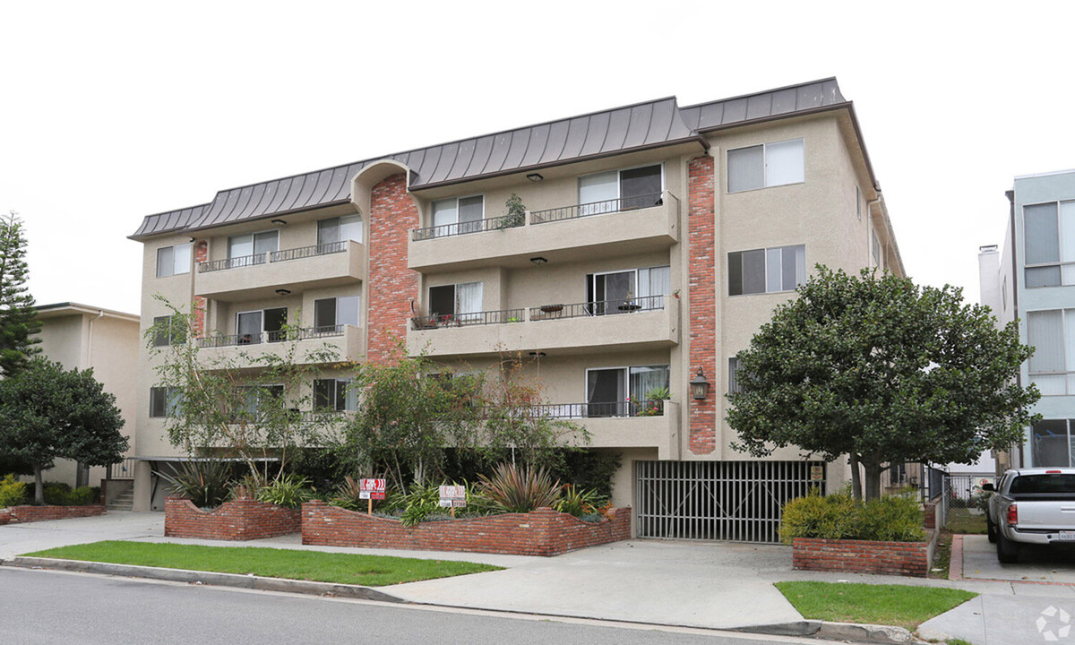 1700 Addison St in Berkeley, CA - Building Photo