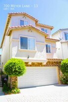 700 Meyer Ln in Redondo Beach, CA - Building Photo