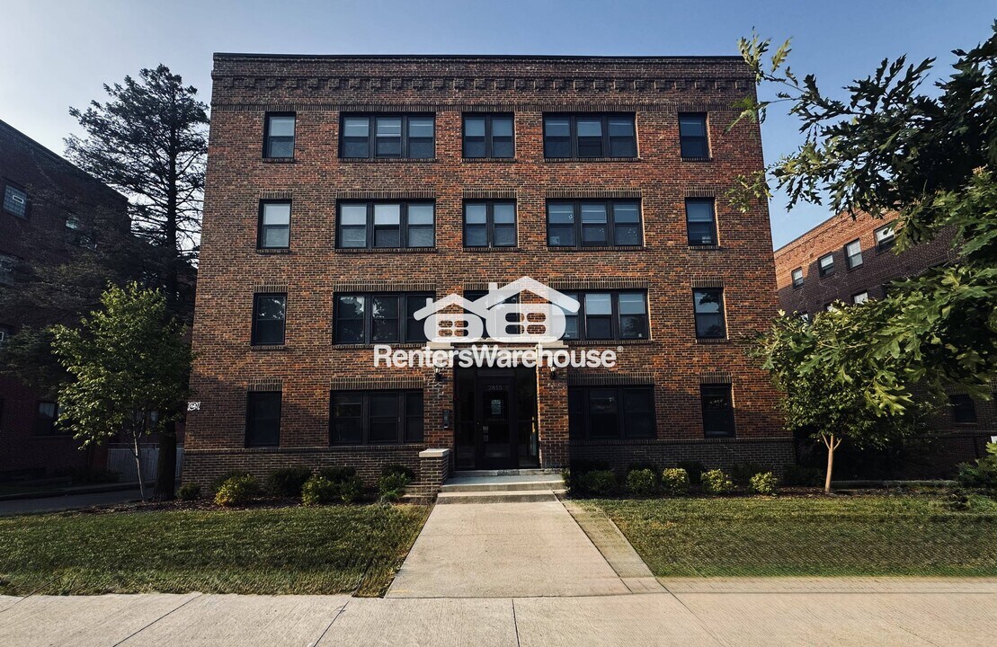 2815 Grand Ave in Des Moines, IA - Building Photo