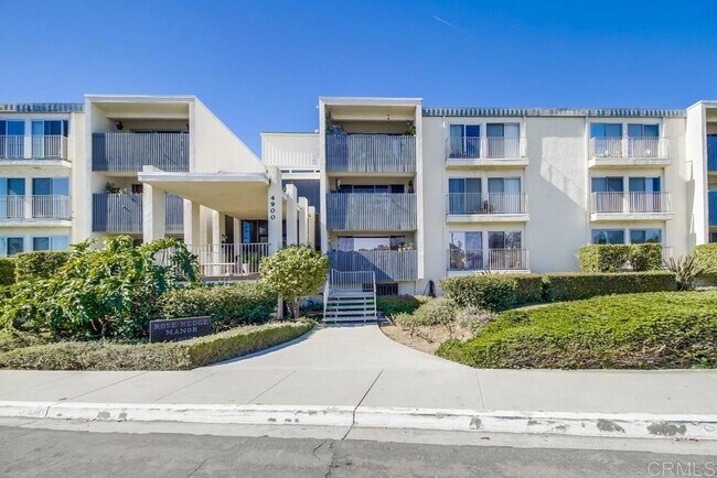 4900 Rosehedge Dr in La Mesa, CA - Building Photo - Building Photo