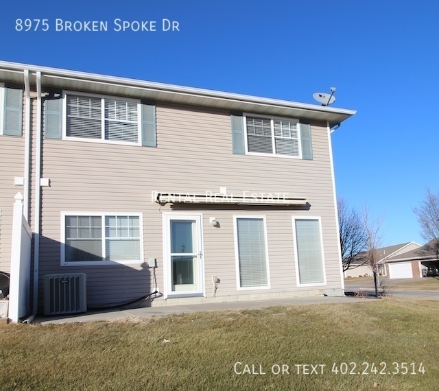 8975 Broken Spoke Dr in Lincoln, NE - Building Photo - Building Photo